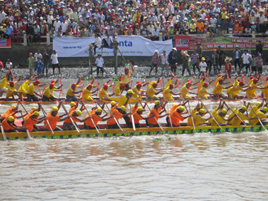 Festival đua ghe ngo S&oacute;c Trăng sẽ c&oacute; bắn ph&aacute;o hoa